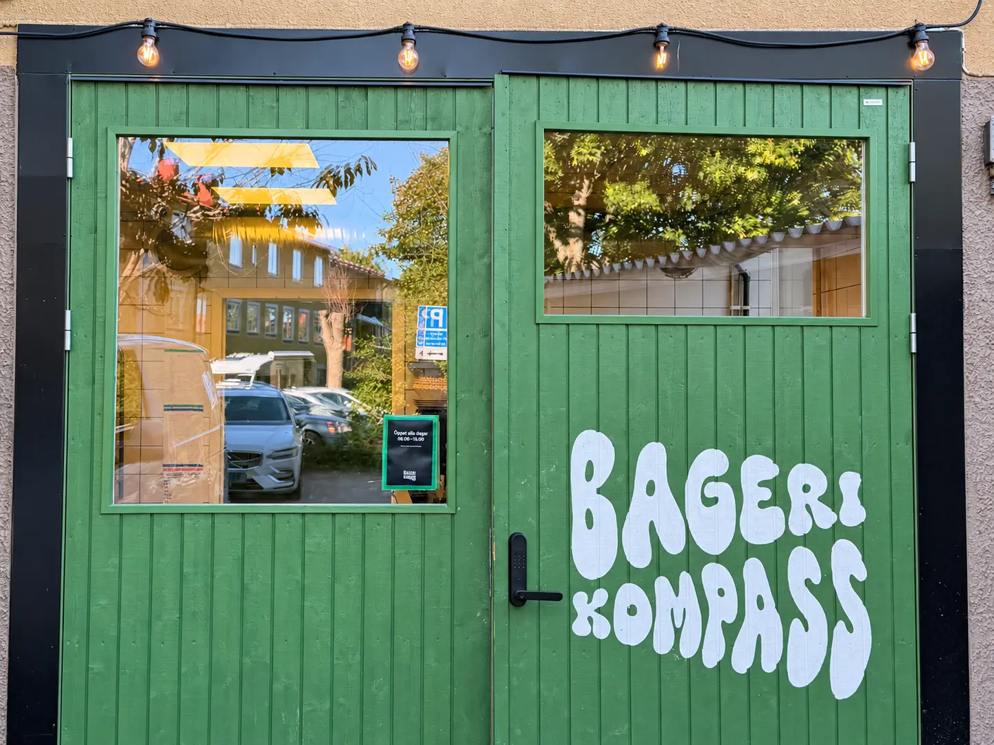 The green timber entrance to Bageri Kompass in Enskede